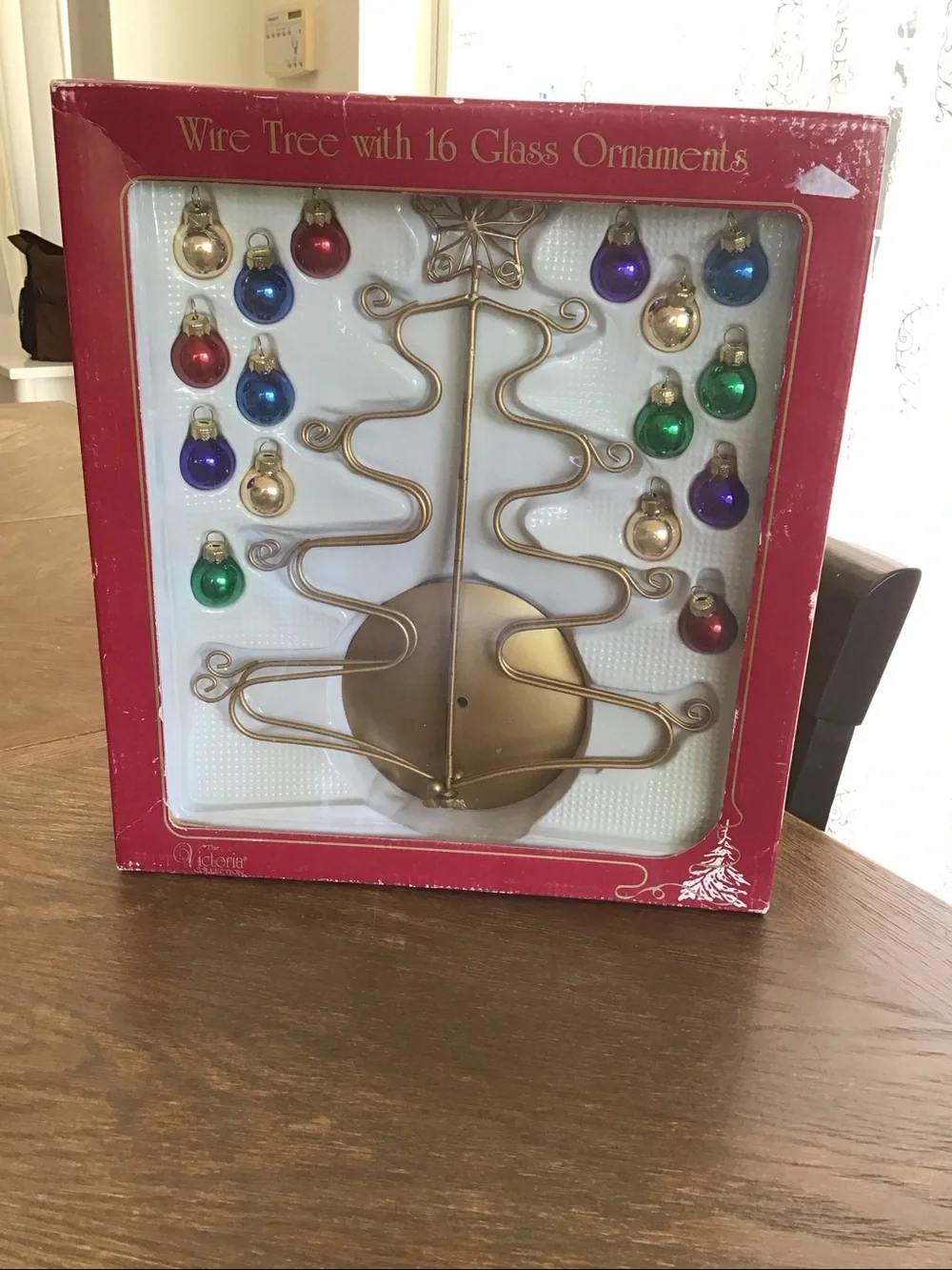 Vintage tabletop gold-tone wire Christmas tree 16 bulbs Victorian collection.